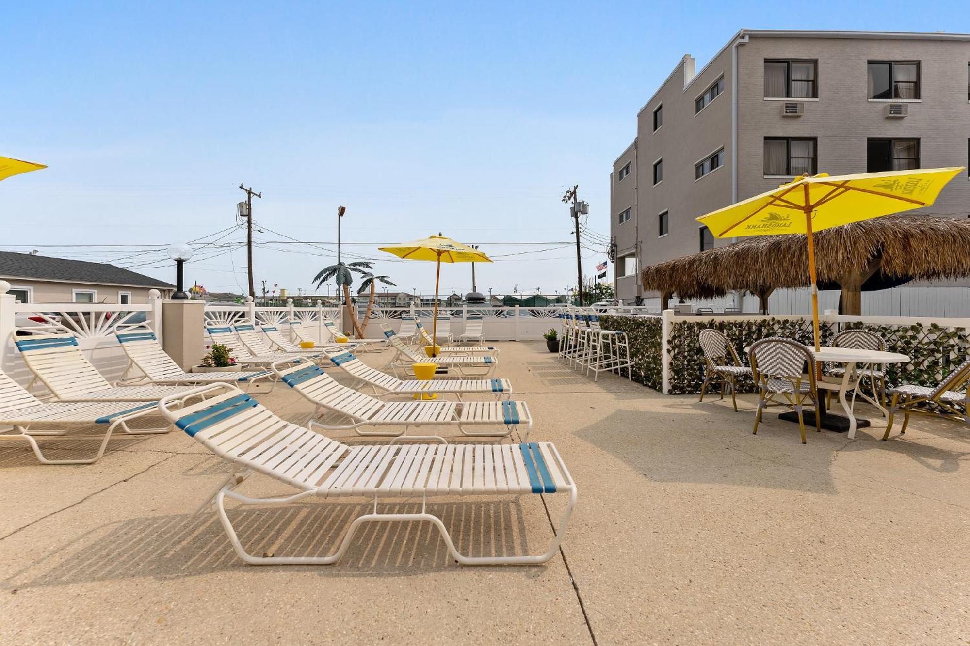 Oceanic Hotel & Barefoot Tiki Bar Wildwood Eksteriør bilde